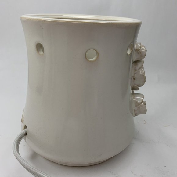Scentsy BRIDE Full Size Wax Warmer Raised Roses Flowers Ivory Retired BASE ONLY - Picture 4 of 9